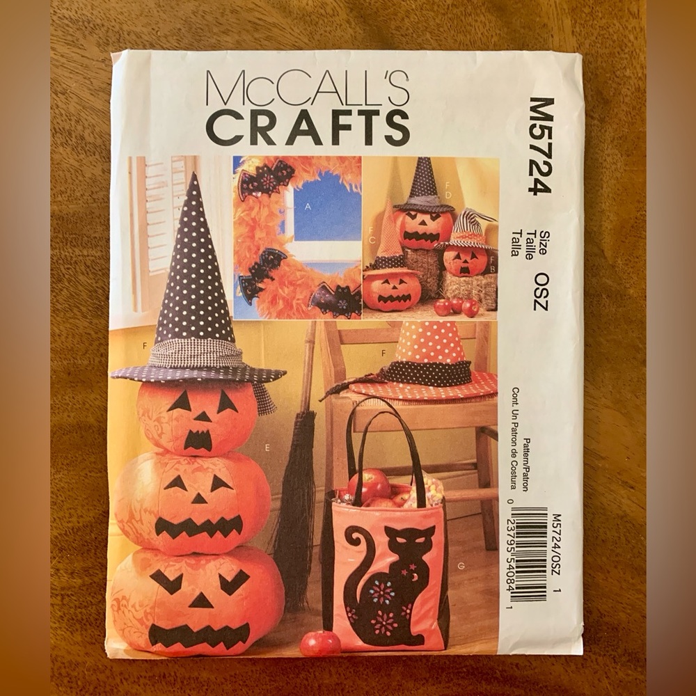 Uncut McCall’s Crafts M5724 (2008) Halloween decor, factory fold sewing pattern